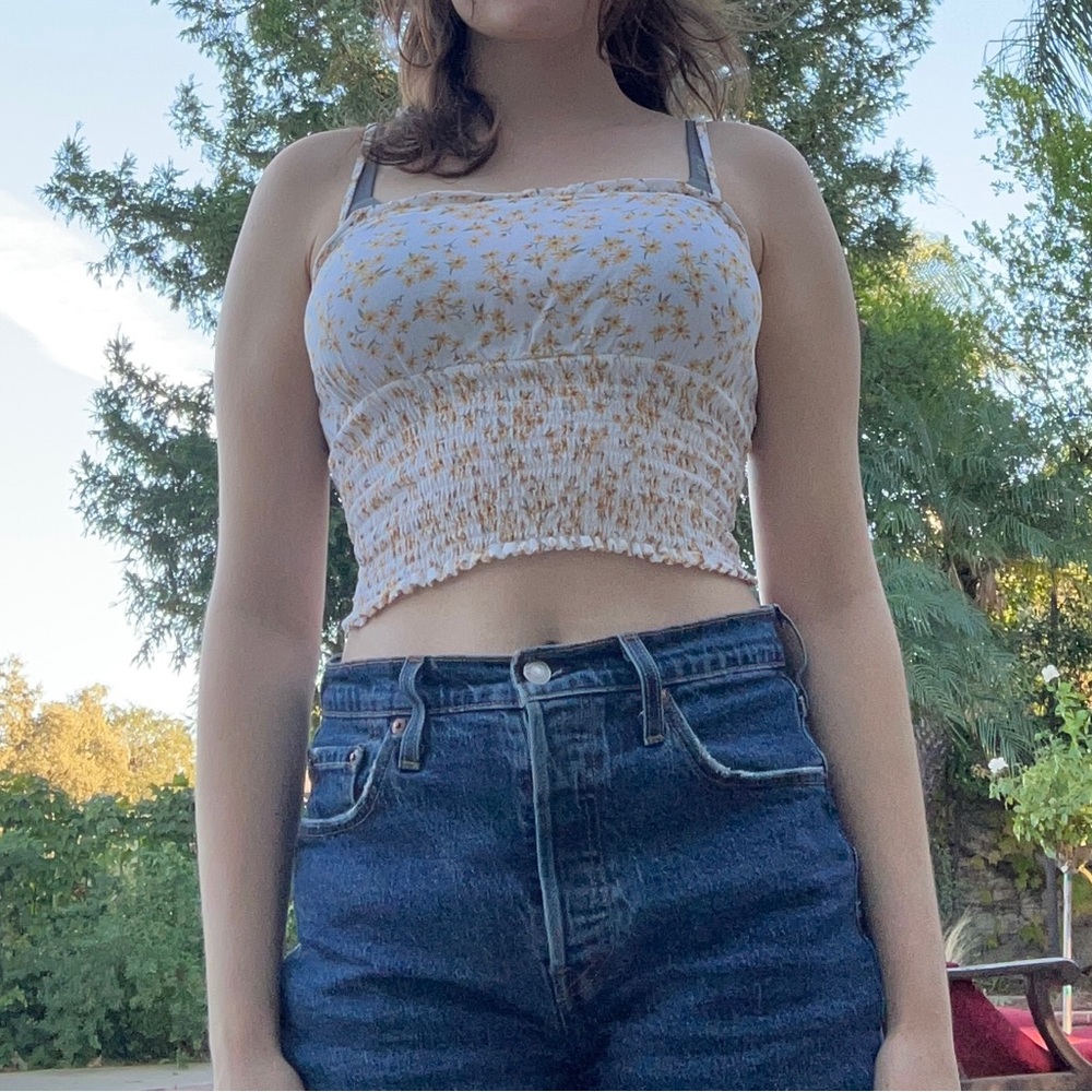 AE White tank with yellow flowers. XS